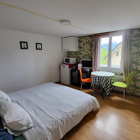 Buongustaio Fereinzimmer Room Inside A Flat Morschach Chambre photo