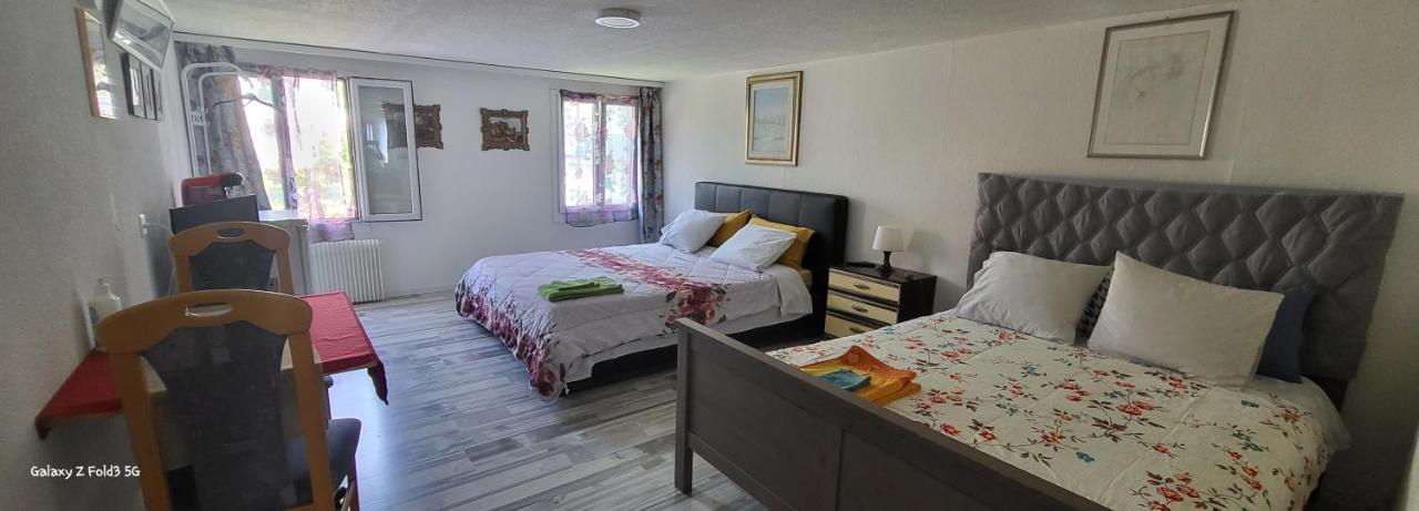 Buongustaio Fereinzimmer Room Inside A Flat Morschach Chambre photo